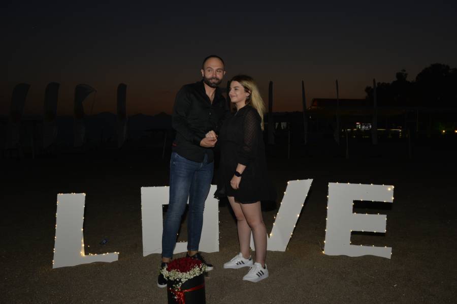 Antalya Kumsalda Sürpriz Evlenme Teklif