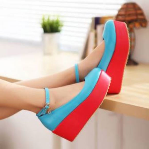 Kırmızı Topuklu Siyah Ayakkabı  En Güzel Yeni Topuklu Ucuz Bayan Ayakkabı Kadın Modası  Kırmızı Topuklu Siyah Ayakkabı