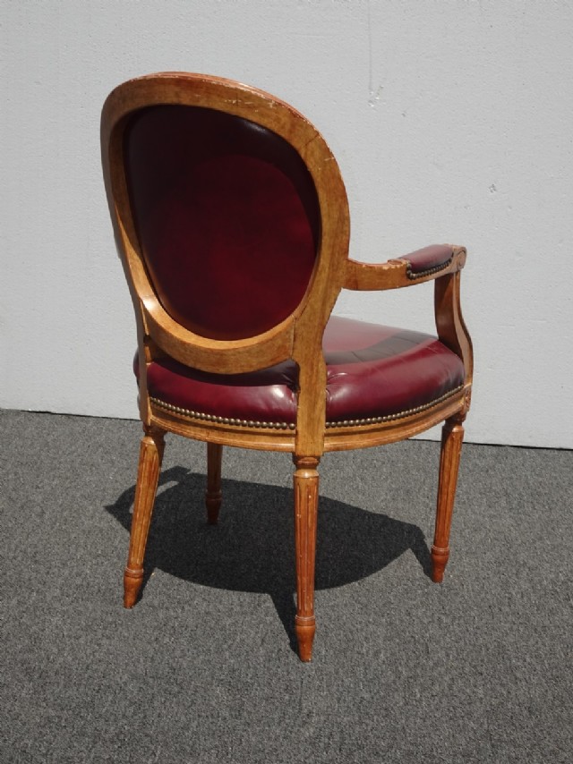 Dekoratif Çivili Vıntage Tekli Koltuk Bordo Renk Hakiki Deri Döşemeli Sandalye Klasik Berjer Fransız