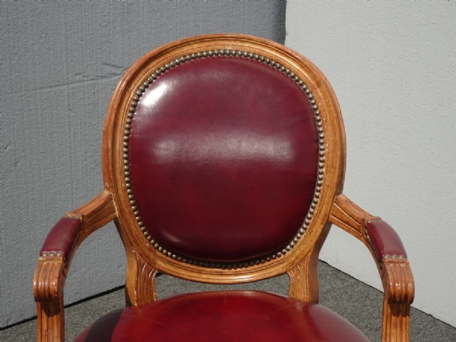 Dekoratif Çivili Vıntage Tekli Koltuk Bordo Renk Hakiki Deri Döşemeli Sandalye Klasik Berjer Fransız