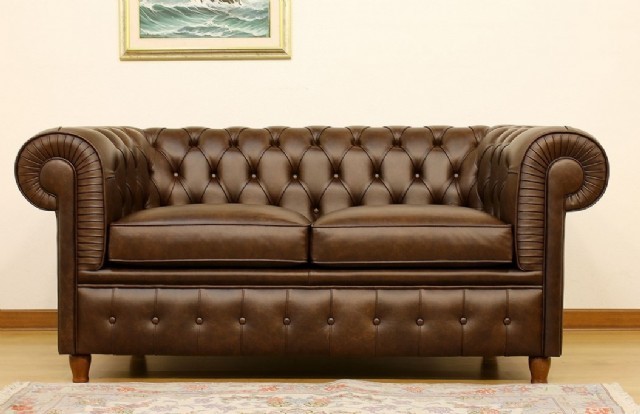 İtalyan Koltuk Modeli Olup Çekicilik Tarzı İle Modası Geçmeyen Şık Tasarım İki Kişilik Sabit Oturum