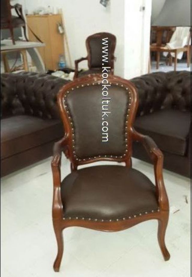 Kahverengi Deri İngiliz Sandalye Tasarımı
