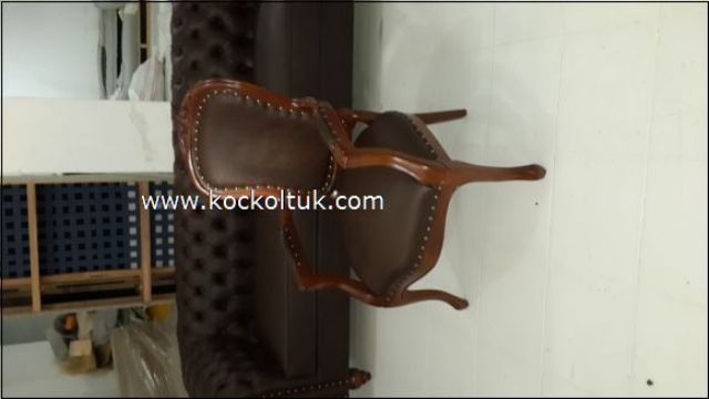 Kahverengi Deri İngiliz Sandalye Tasarımı